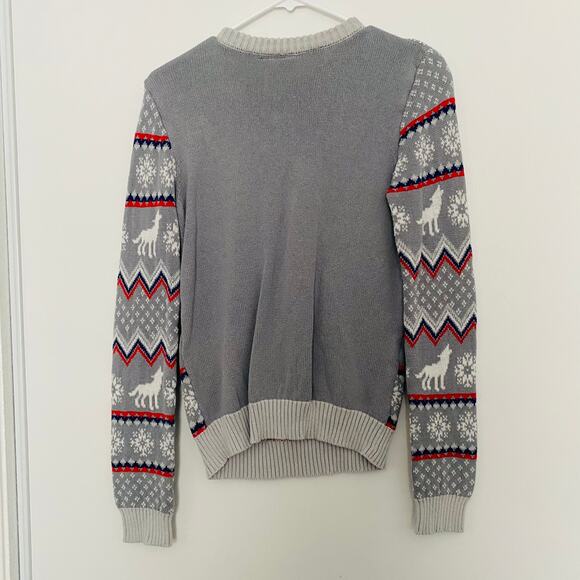 Game of Thrones gray red white and blue knit "Winter is here" (Size: SMall) - Picture 3 of 4